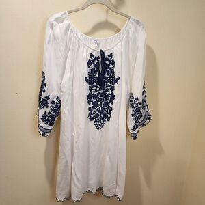C/C Chic Connection white tunic dress with navy Blue Embroidery 1X